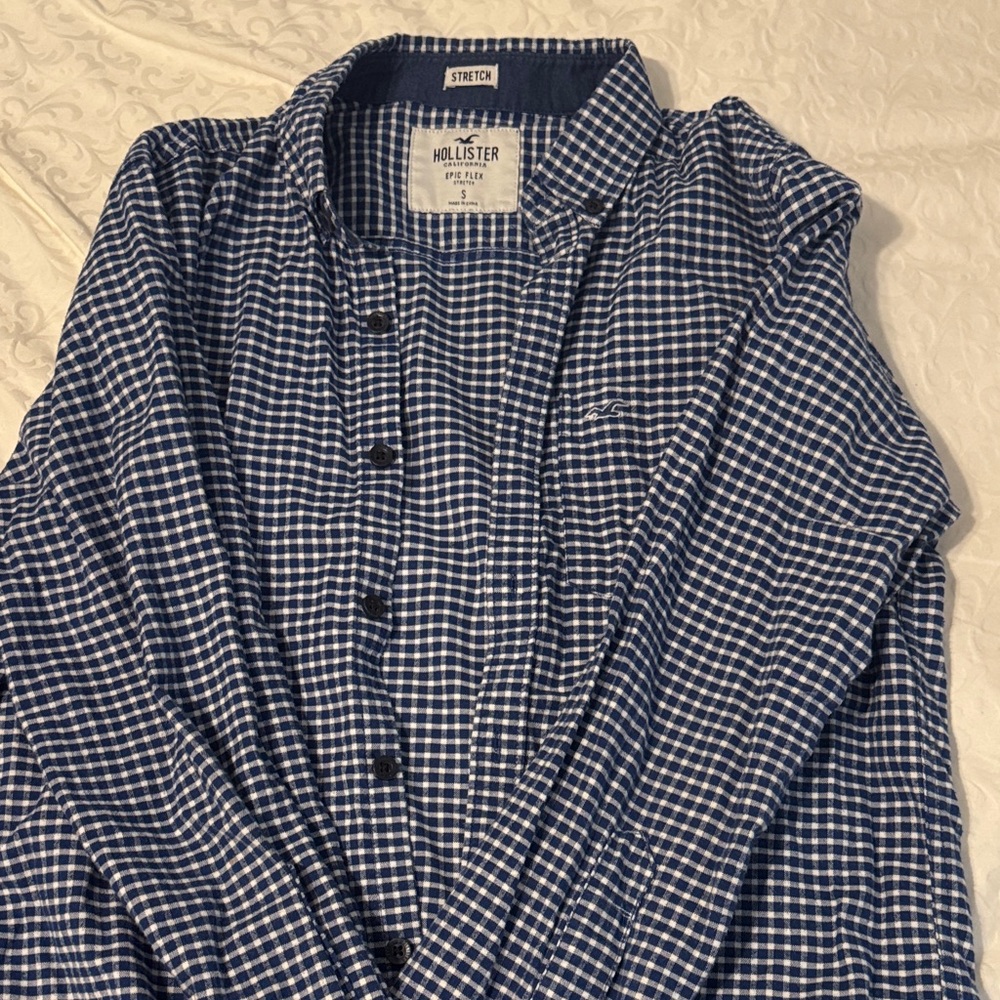 Hollister Men's Navy Plaid Button-Down Shirt